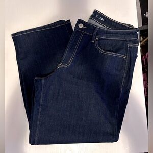 Woman’s Old Navy hi rise loose fit jeans. 12 Petite. 28 inch inseam.Never worn.